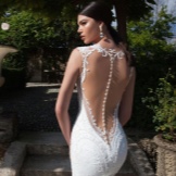 Gaun pengantin dengan membuka belakang dari Berta Pengantin