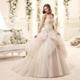 فستان زفاف رائع كثير الطبقات
