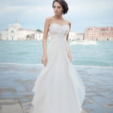 فستان زفاف الإمبراطورية من مجموعة Gabbiano Venice