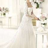 Сватбена рокля от колекцията от 2013 г. на Elie Saab с квадратно деколте