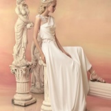 فستان زفاف من مجموعة هيلاس على الطراز اليوناني