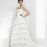 Сватбена рокля от Pepe Botella многопластова