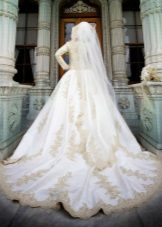 שמלת חתונה מוסלמית עם רקמה