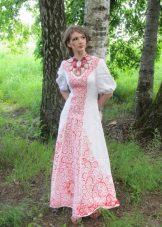 Vestuvių suknelė su siuvinėjimu rusų stiliaus