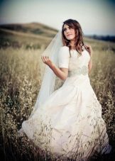 Прозрачна сватбена рокля с ръкав