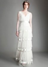 Gaun pengantin oleh Temperley London dengan skirt berjalur