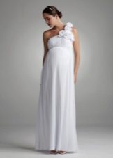 Um ombro vestido de noiva de maternidade