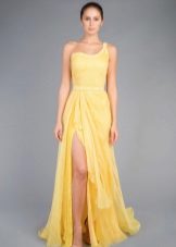 فستان سهرة أصفر على كتف واحد