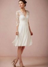 فستان زفاف قصير مع تنورة واسعة