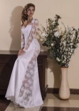 Gaun pengantin lurus dengan memasukkan renda