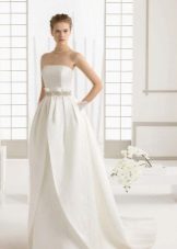A-line wedding dress na may corset at shoulder straps