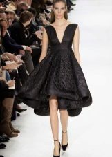 Rochie de seară scurtă din față lungă în spate de la Dior