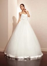 Многослойна сватбена рокля от колекция Алма