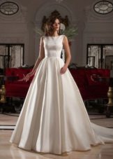 Сватбена рокля от колекцията на Crystal Design 2015 с дантела