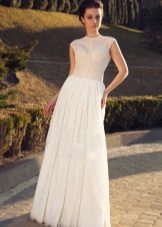 Gaun pengantin tertutup dari koleksi Crystal Desing 2014