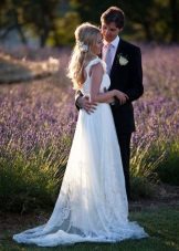 Pakaian perkahwinan dengan kereta api dalam gaya Provence