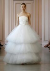 Vestido de novia con falda con gradas 2016 de Oscar de la Renta