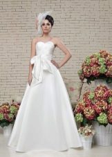 Vestido de novia de una silueta de la colección Love & Lacky.