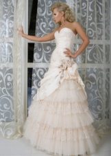فستان زفاف من مجموعة Femme Fatale مع تنورة كاملة