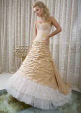 فستان زفاف من مجموعة Femme Fatale الذهبية