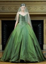 Gaun perkahwinan yang subur hijau