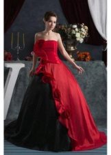 Magnífico vestido de novia negro y rojo.