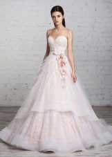 فستان زفاف وردي من رومانوفا