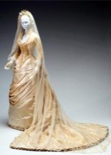 Kjole med draperi bryllup 19. århundre