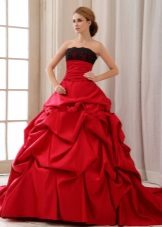 Vestuvių suknelė raudona su juodu dekoru