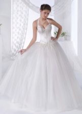Gaun pengantin dengan penuh semangat