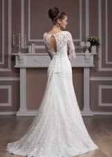 Gaun pengantin dengan lacing