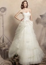 Bröllopsklänning med flounces från samlingen På väg till Hollywood
