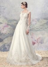 Сватбена рокля от колекцията Hellas с дантела