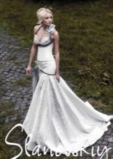 Gaun pengantin dengan memasukkan warna