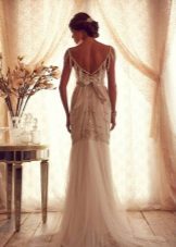 Сватбена рокля от колекцията Gossamer от Анна Кембъл с отворена гръб