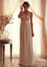Vestido de novia de la colección Gossamer de Anna Campbell con perlas.