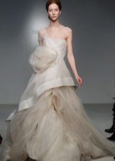 Gaun pengantin dari Vera Wong dari koleksi 2012