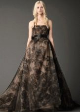 Svatební šaty z Vera Wong z černé kolekce 2012
