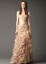 Gaun pengantin dari Vera Wong dari koleksi 2012 dengan frill