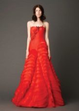 Pakaian perkahwinan merah oleh Vera Wong a-siluet