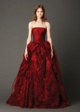 Červené svatební šaty od Vera Wong