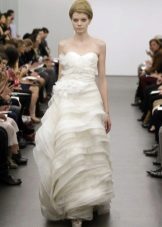 Rochie de mireasă albă de Vera Wong 2013 a-siluetă
