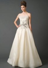 L'abito da sposa di Vera Wong della collezione 2011 è a forma di