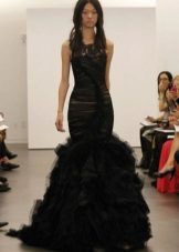 Сватбена рокля от Vera Wong от черната колекция 2012