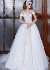 Gaun pengantin yang megah