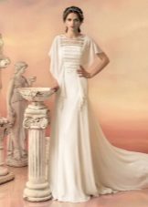 Gaun perkahwinan putih dengan lengan lebar
