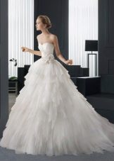 Розова сватбена рокля с отворена гръб
