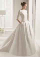 Сватбена рокля от Роза Клара затворена