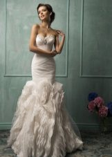 Gaun pengantin dari ikan duyung Amelia Sposa dengan skirt yang lembut