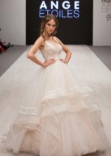 Magnifik brudklänning med flerskikts kjol